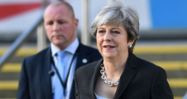 Royaume-Uni: May va appeler son gouvernement divisé à se «mettre au niveau»