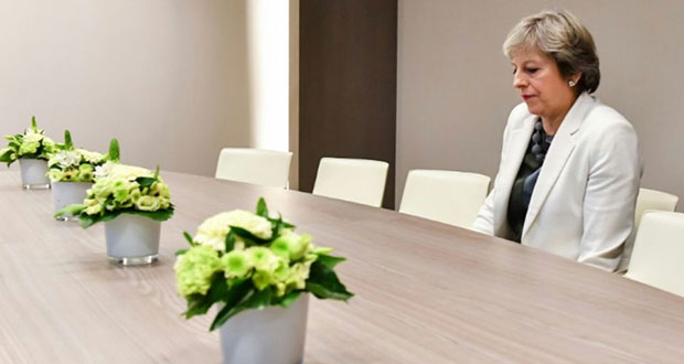 Une photo de Theresa May à Bruxelles suscite la risée des internautes