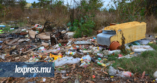 Cité Florida: des ordures balancées sur des terrains en friche