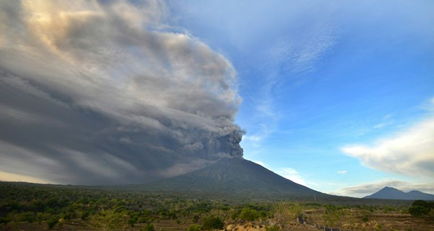 Des dizaines de vols annulés à Bali à cause d'un volcan