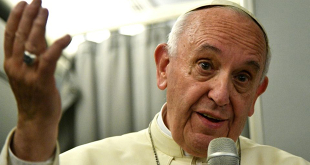 Le pape François dit avoir «pleuré» en rencontrant les Rohingyas