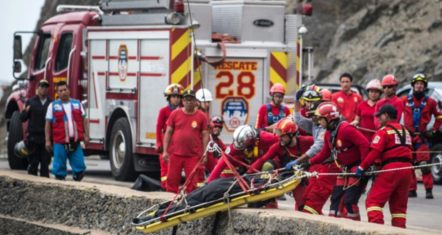 Pérou: au moins 50 morts dans la chute d’un autocar du haut d’une falaise
