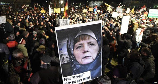 Allemagne: Opposé à la politique migratoire, il poignarde trois réfugiés
