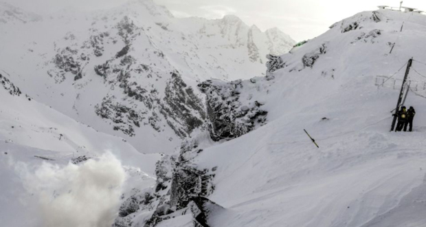 Suisse: plusieurs randonneurs emportés par une avalanche