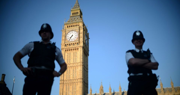 Londres: deux garçons de 13 et 15 ans blessés par balles en pleine journée