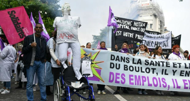 Hôpital: 600 manifestants à Paris pour la «marée blanche» de SUD