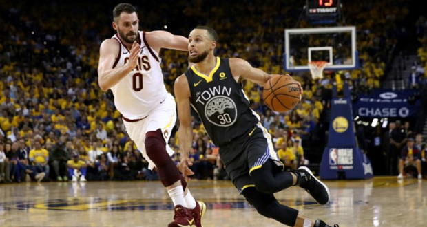 NBA: Curry régale Golden State et écoeure Cleveland