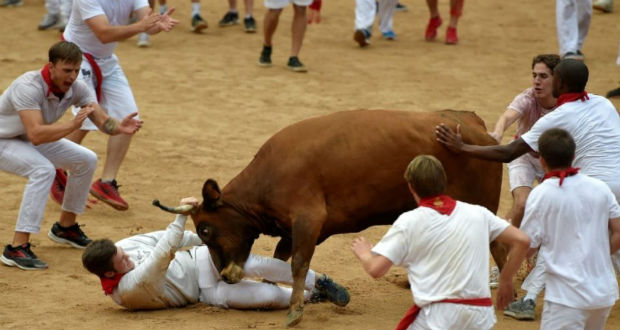 Espagne: une personne encornée au premier lâcher de taureaux de la San Fermin