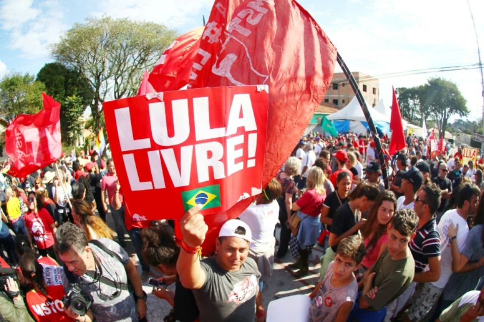 Brésil: Lula reste en prison après l’annulation d’un ordre de libération