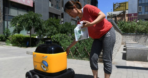 Comme sur des roulettes, le robot livreur débarque en Chine