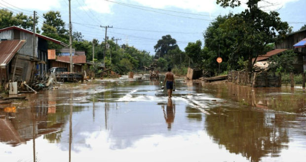 L’eau du barrage effondré au Laos gagne le Cambodge, des milliers de déplacés