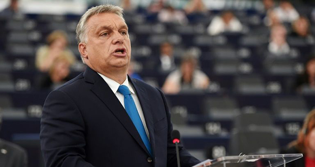 Orban dénonce le «chantage» des «pro-immigration» devant le Parlement européen
