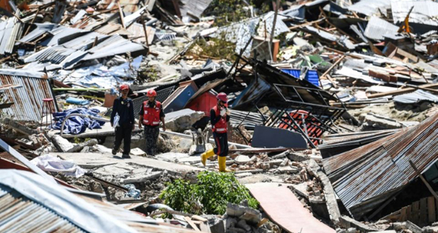 L’Indonésie craint encore plus de 1.000 disparus présumés après le séisme suivi d’un tsunami