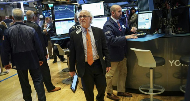 A Wall Street, le Dow Jones chute dans le sillage de Caterpillar et 3M