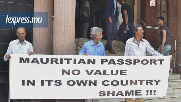 Manifestation pour reconnaître la valeur du passeport 