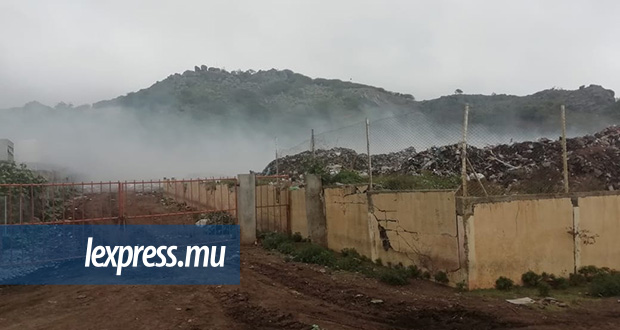 Rodrigues: Roche-Bon-Dieu incommodé par un incendie sur le dépotoir de Montagne Grenade 