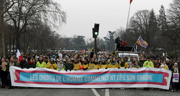 Des milliers d’anti-avortement manifestent à Paris