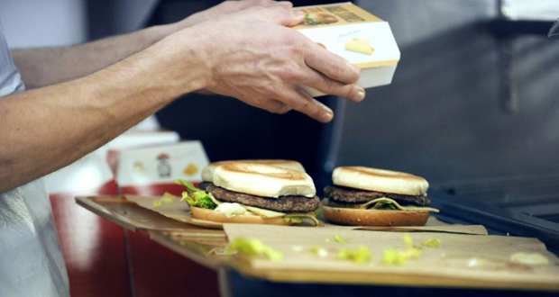 Tri des déchets: les fast-food ont deux mois pour proposer des solutions