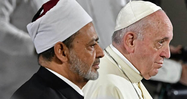 Le pape décoiffe les Emirats avec une messe inédite en plein air
