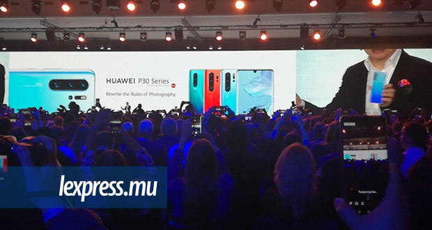 Technologie: Huawei lance son tout dernier smartphone, le P30, à Paris 