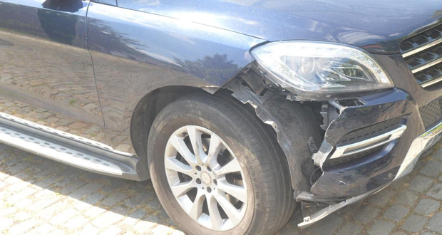 Accident: une Mercedes de la force policière endommagée