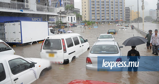 Le 30 mars 2013: des inondations font onze morts à Port-Louis