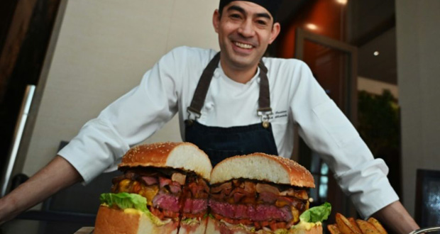 A Tokyo, un méga-burger à 800 euros pour célébrer le nouvel empereur