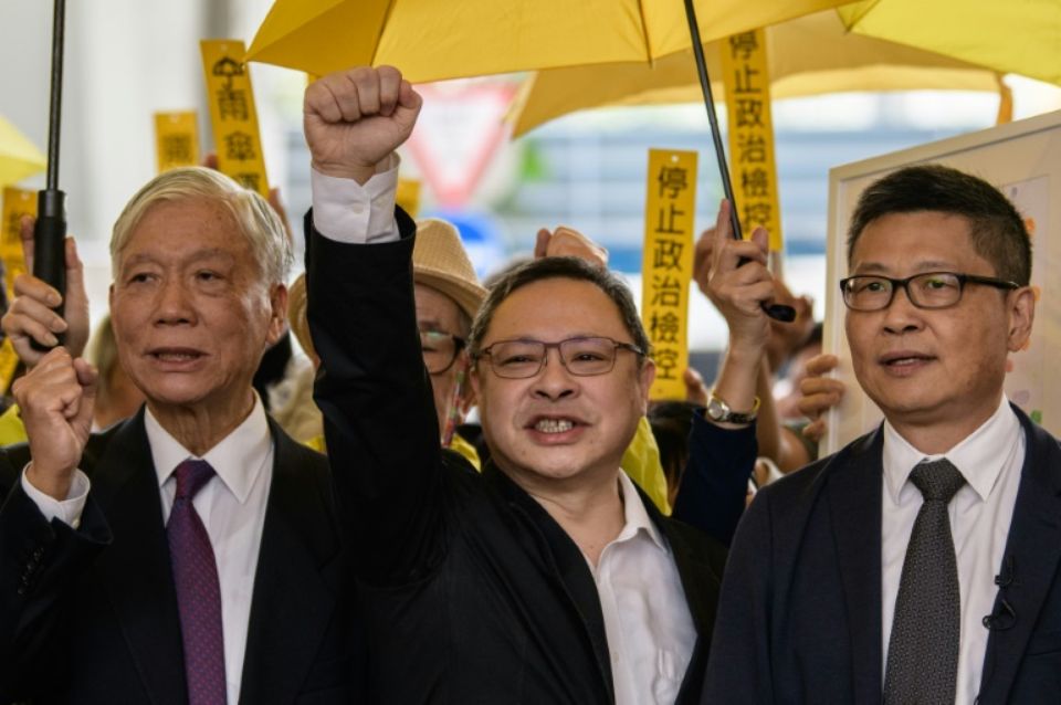 «Parapluies» de Hong Kong: les vétérans de la démocratie attendent leur jugement
