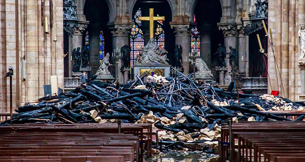 Incendie à Notre-Dame: la croix et l’autel intacts
