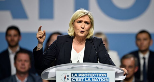 Marine Le Pen juge que Macron n’aurait pas dû aller accueillir les otages