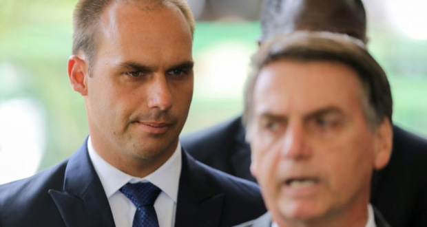 Brésil: Bolsonaro songe à nommer un de ses fils ambassadeur aux Etats-Unis