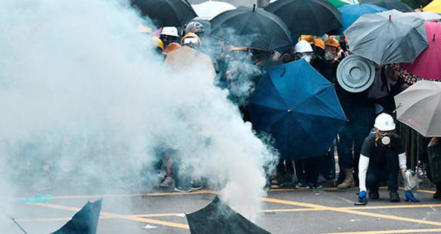 Hong Kong: la police tire du gaz lacrymogène pour disperser des manifestants