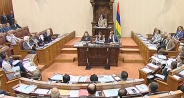 Parlement: l’opposition crie «miam miam», Sinatambou se fâche, séance suspendue 