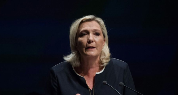 La femme voilée prise à partie est «une militante», selon Marine Le Pen