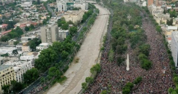 Chili: plus d’un million de manifestants mettent le gouvernement sous pression