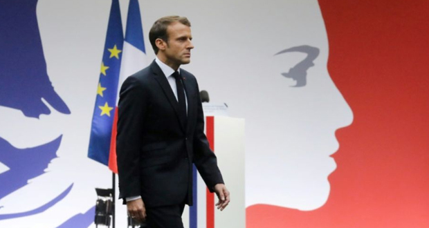 Laïcité: Macron hausse le ton contre le communautarisme musulman
