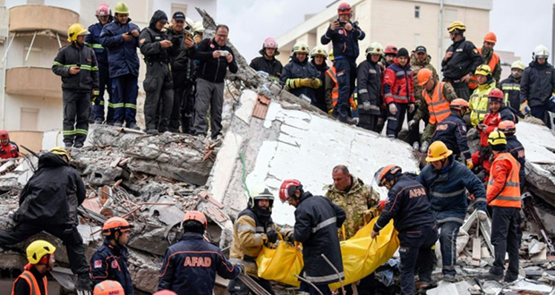 L’Albanie enterre ses morts après un séisme qui a fait près de 50 morts