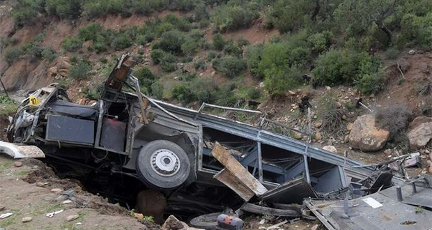 Un bus tombe dans un ravin en Iran: au moins 19 morts