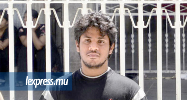 Satyam Dronah Fullee «regrette» avoir poignardé son père de 27 coups de couteau 