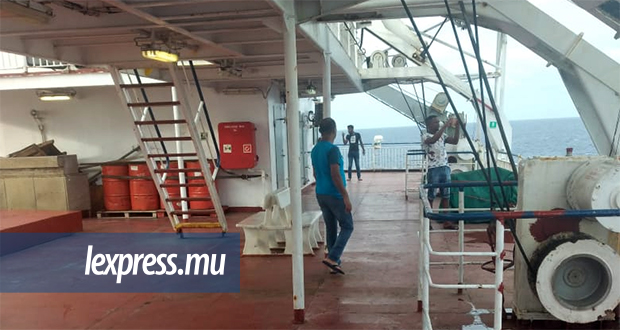 Mauritius Trochetia: 75 passagers otages d’une mer démontée