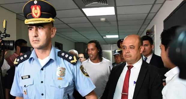 Le Brésilien Ronaldinho et son frère arrêtés au Paraguay (officiel)