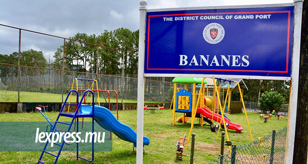 Bananes: un village où la vie avance à pas lents