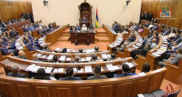 Parlement: place aux débats sur le discours-programme