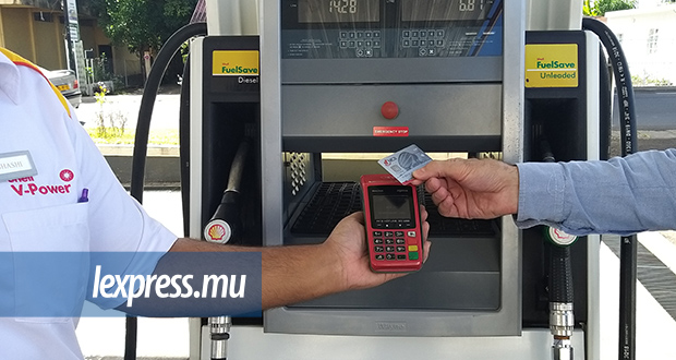 Le paiement sans contact introduit dans les stations-service Shell