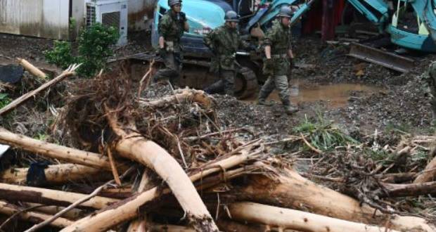 Inondations au Japon: «course contre la montre» des secours, les pluies perdurent
