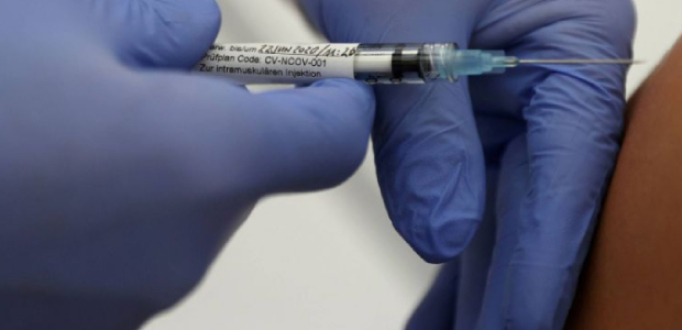 Coronavirus: de premiers essais de vaccins sur des humains achevés en Russie