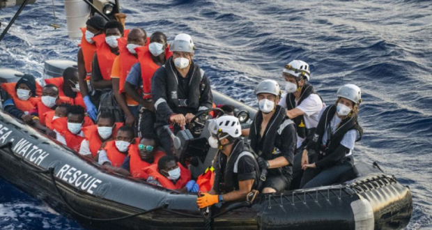 Lampedusa submergée par les arrivées de migrants, Sea-Watch 4 en attente d’un port