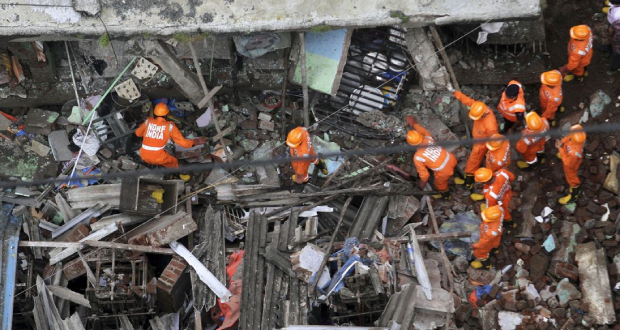 Effondrement d'un immeuble en Inde: 10 morts, des personnes piégées dans les décombres