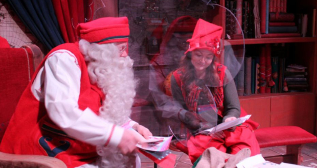 Sans touristes, ambiance solitaire pour le père Noël dans son village de Laponie