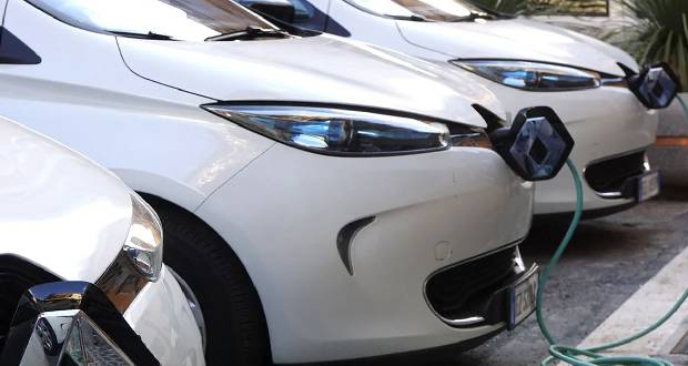 URGENT: Les ventes de voitures électriques ont doublé en Europe en 2020 (constructeurs)
